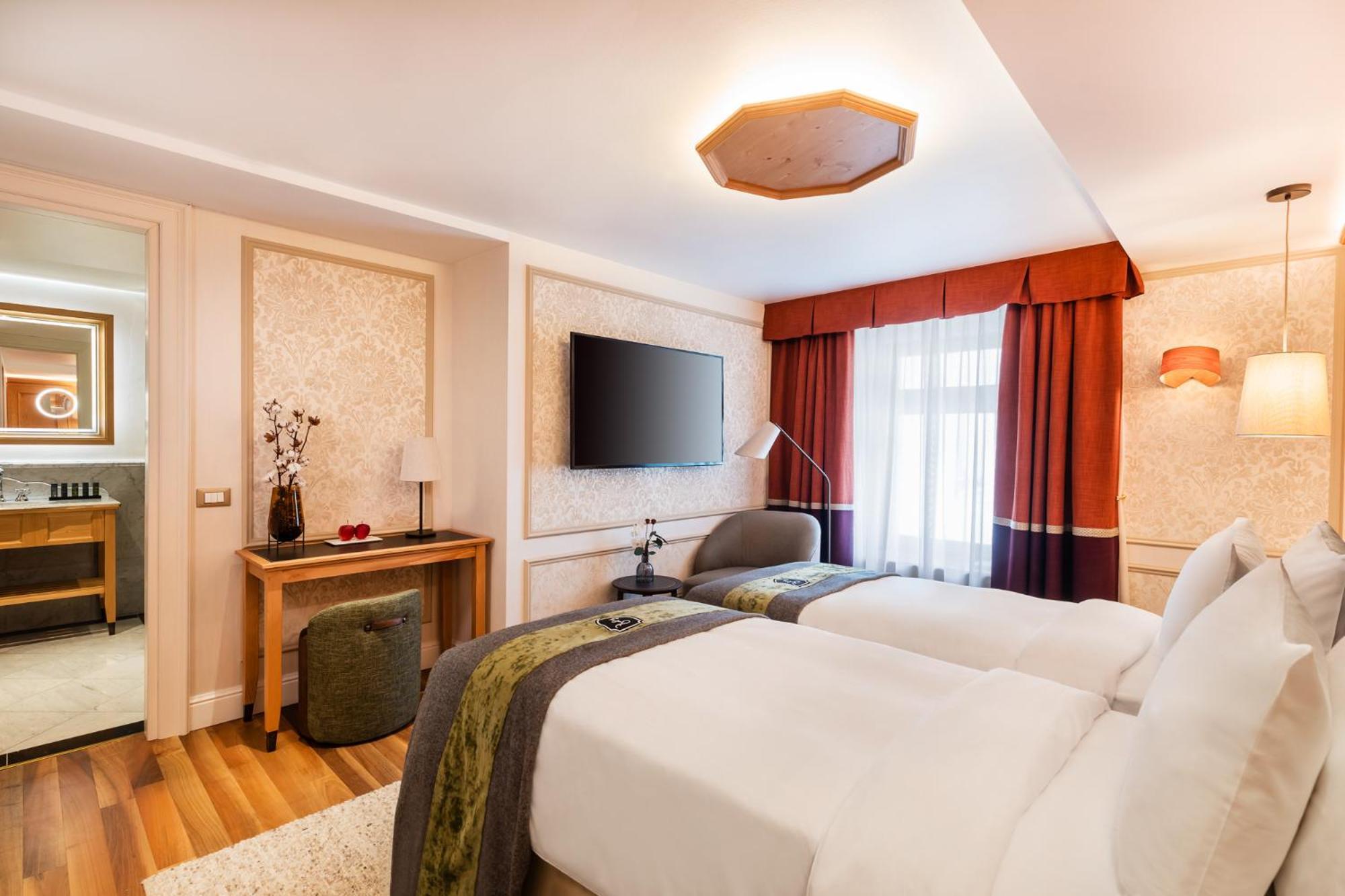 Hotel Flueela Davos - The Unbound Collection By Hyatt Bagian luar foto
